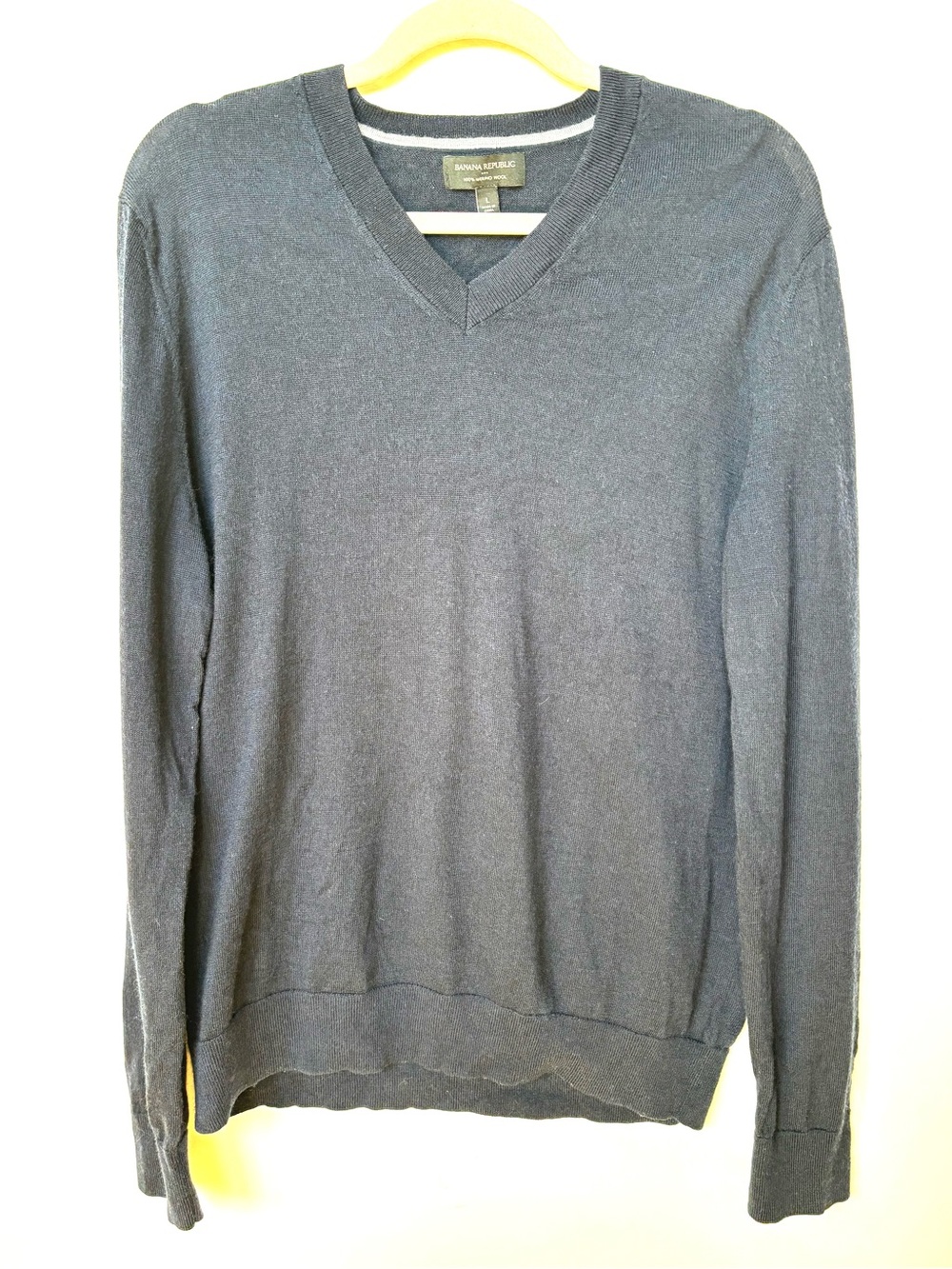 Banana Republic Women’s Merino Wool V Neck Sweater L classic lightweight blue